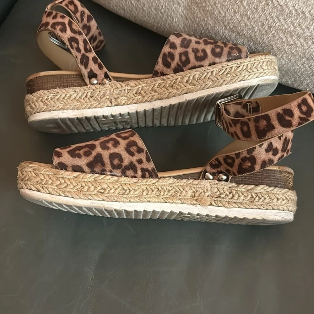 ❤️3 for $15! ❤️ SODA animal print sandals. Oat Cheetah! Size 2, ❤️3 for $15!❤️